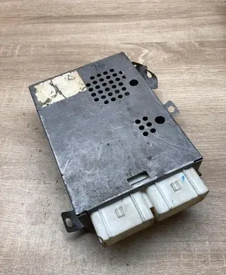 Chrysler Voyager Fuse module P4748382