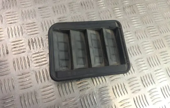 BMW X1 F48 F49 Quarter panel pressure vent 9315932 9201647