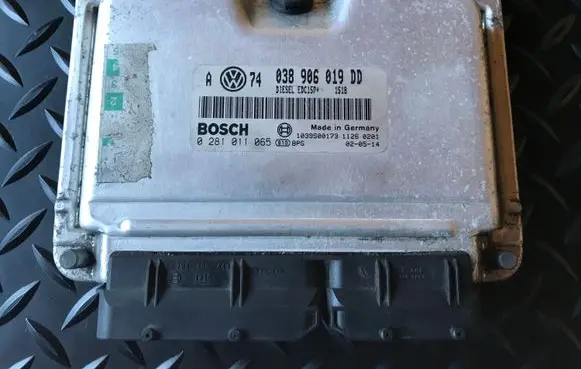 Volkswagen Golf IV Engine control unit/module 038906019DD 0281011065 EDC15P