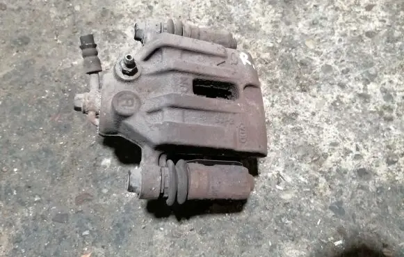 KIA Carens I Rear brake caliper