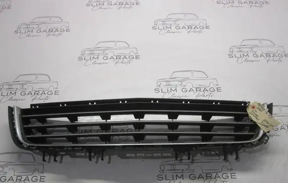 Opel Astra H Front bumper upper radiator grill 13238553