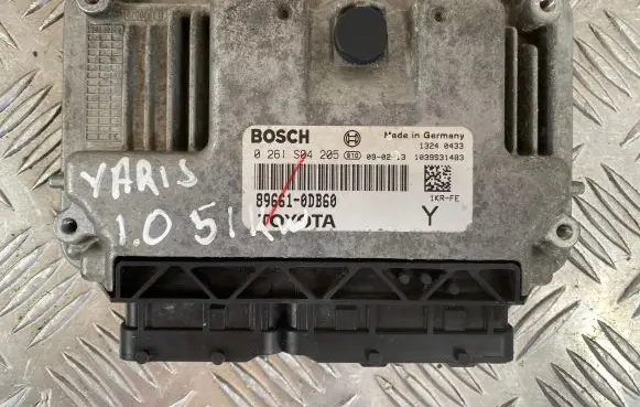 Toyota Yaris Engine control unit/module 896610DB60 0261S04205 1039S31483