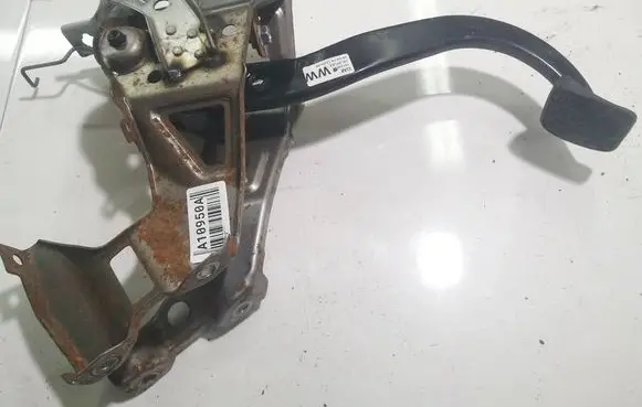 Opel Zafira A Brake pedal 13133244