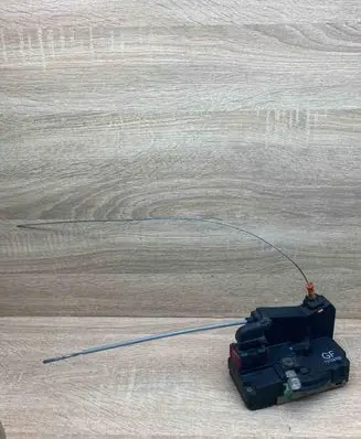 Opel Meriva A Front door lock 13154792