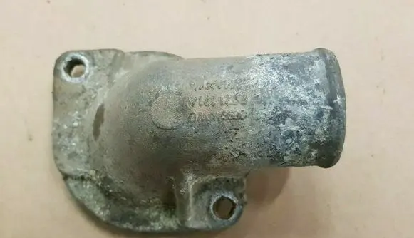 Volkswagen Jetta I Engine coolant pipe/hose 056121121A