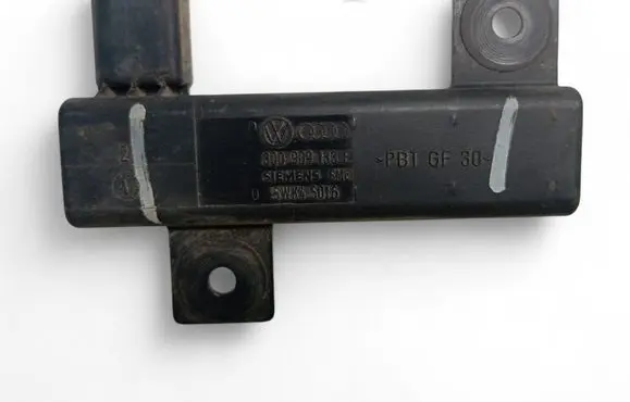 Audi A8 S8 D3 4E Aerial antenna amplifier 300909133E