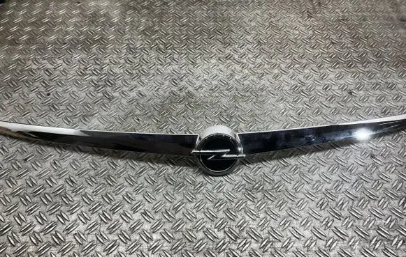 Opel Insignia A Manufacturer badge logo/emblem 