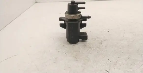 BMW 5 E39 Turbo solenoid valve 72190323 2246175 96T064