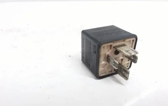 Audi A6 S6 C4 4A Other relay 443951253S 217