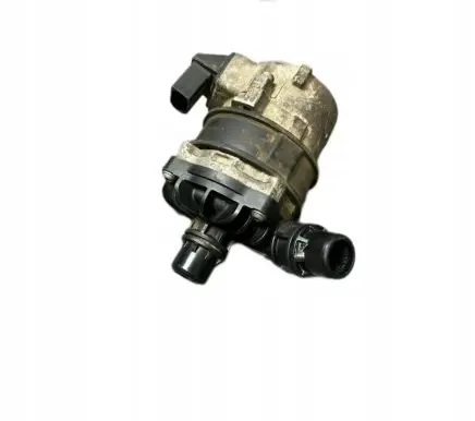 Mercedes-Benz A W176 Water pump A005001986