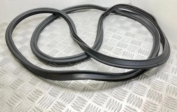 Audi Q3 8U Trunk rubber seal (body) 