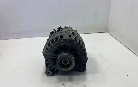 BMW 1 E81 E87 Generator/alternator 7802261