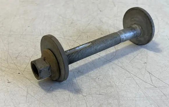 Opel Vivaro Rear suspension camber bolt