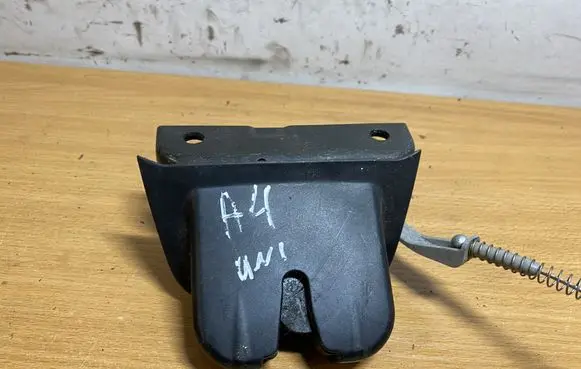 Audi A4 S4 B6 8E 8H Tailgate/trunk/boot lock/catch/latch 8E9827520 C2780