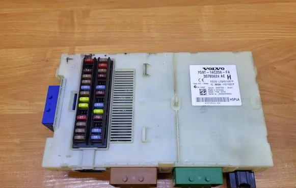 Volvo V70 Fuse module 7G9T14C256FA 30765624AE 3659AF01125TP
