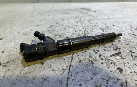 BMW 3 E46 Fuel injector 0445110047
