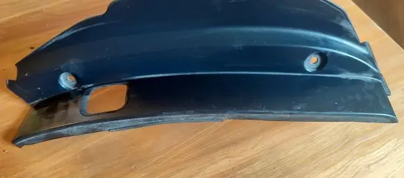Subaru Legacy Rear/tail light trim molding 42220952 422-20952
