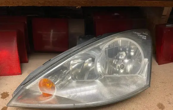 Ford Focus Headlight/headlamp 2M5113W030BD