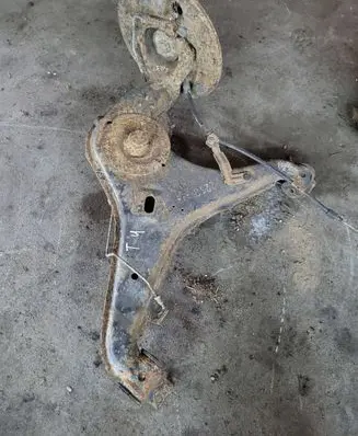 Rear wheel hub spindle/knuckle