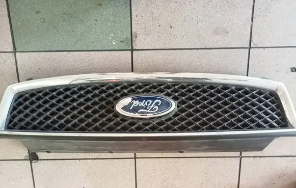Ford C-MAX I Front grill 3M51R8138 D2A3A