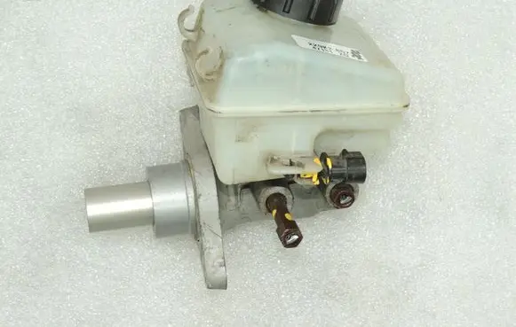 Opel Zafira B Master brake cylinder 93182979 93179179