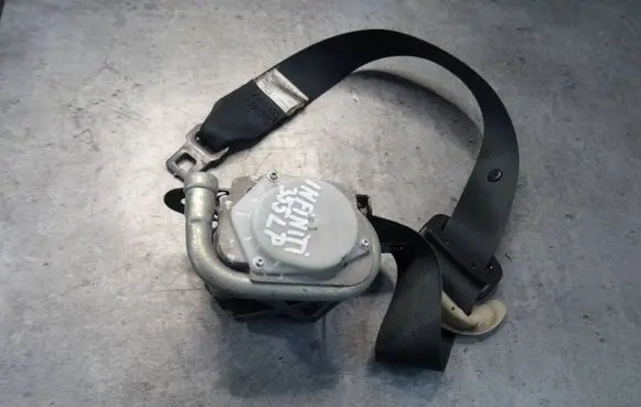 Infiniti FX Front seatbelt