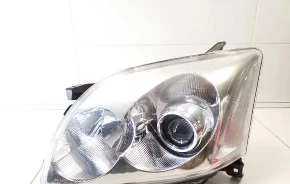 Toyota Avensis T250 Headlight/headlamp