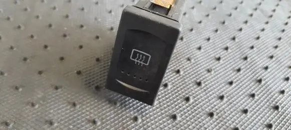 Volkswagen PASSAT B5 Windscreen/window heater switch 3B0959621C
