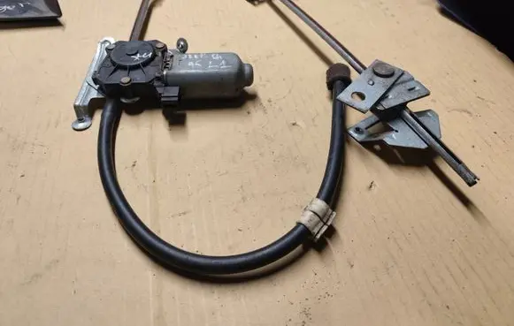 Jeep Cherokee XJ Front door window regulator with motor