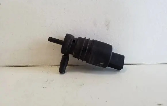 BMW X3 E83 Windscreen/windshield washer pump 8352154
