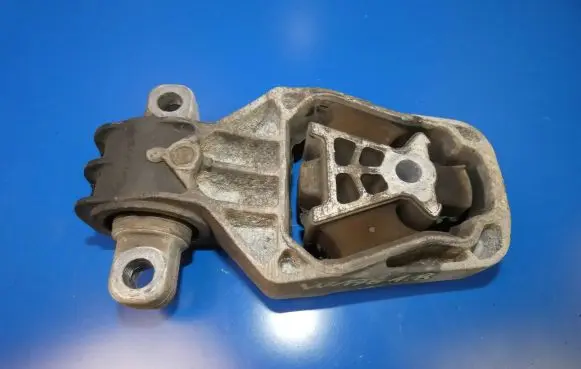 Mercedes-Benz A W176 Gearbox mounting bracket