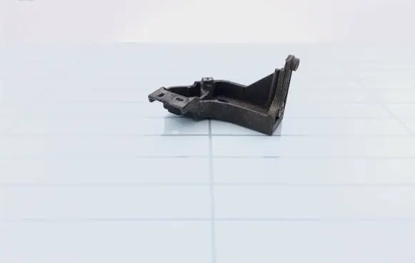 Volvo S40, V40 Engine mounting bracket 8200157461