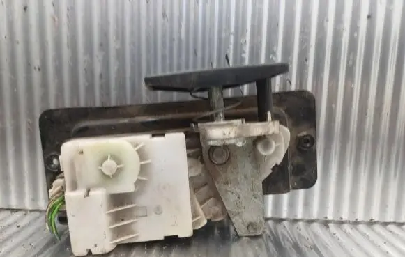 Loading door lock