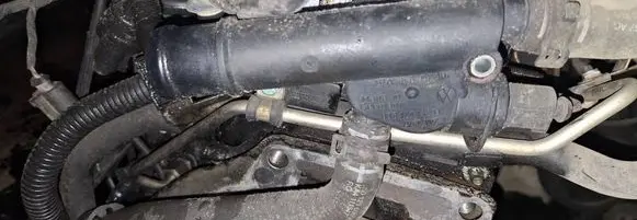 Volkswagen Golf Plus Engine coolant pipe/hose 038121132d
