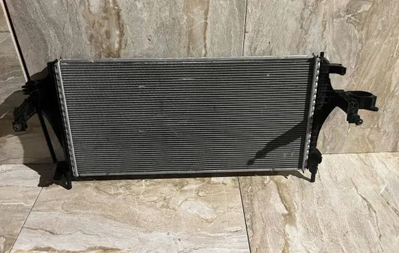 Volvo C40 Coolant radiator 32339601