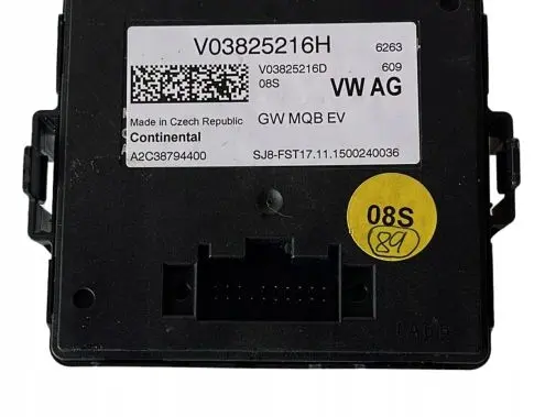Volkswagen PASSAT B8 Gateway control module V03825216H