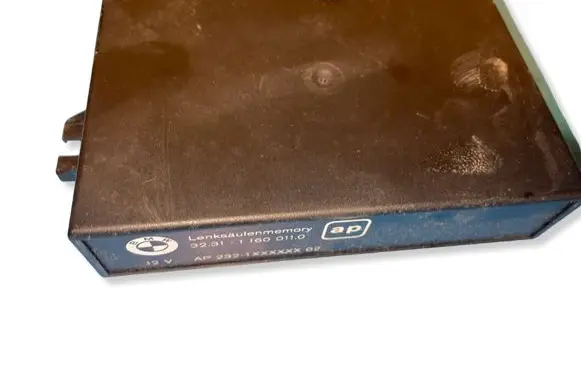 BMW 8 E31 Steering rack control module 323111600110