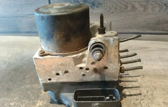 Toyota Avensis Verso ABS Pump