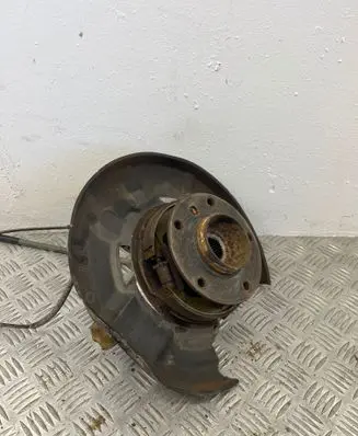 BMW 1 E81 E87 Rear wheel hub spindle/knuckle 