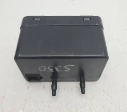 Mercedes-Benz S W221 Central locking vacuum pump A3510010010 1060600090 2218000248