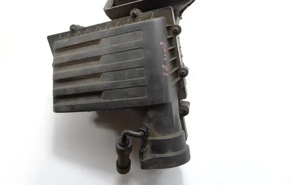 Volkswagen PASSAT B8 Air filter box 5Q0129607AF 5Q0129601AH 5Q0129620D