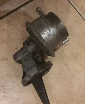 Volkswagen Golf I Mechanical fuel pump 026127025D 72080304