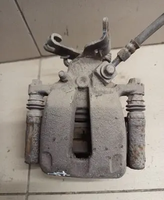 Opel Insignia A Rear brake caliper 