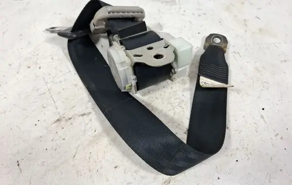 Toyota Corolla Verso AR10 Rear seatbelt H073901 Z616