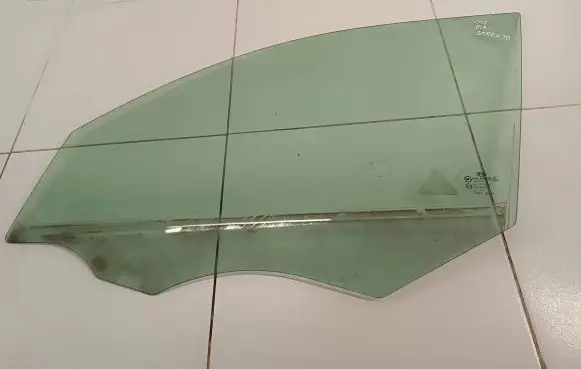 KIA Sorento Front door window glass four-door 43R000383 DOT748AS2M43