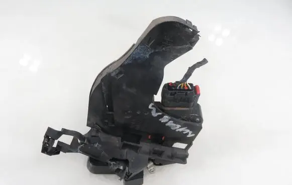 Volvo V50 Rear door lock 30753674