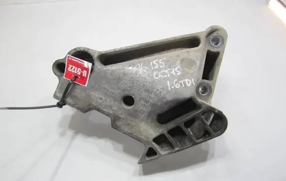 Skoda Octavia Mk3 (5E) Engine mounting bracket 04L199207 V210KTS74