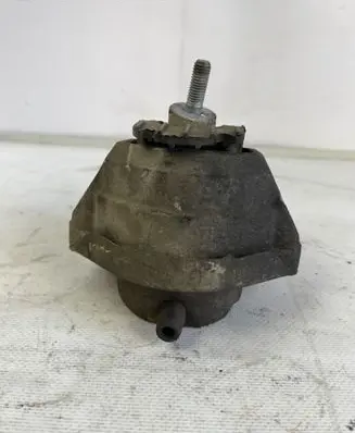 BMW 5 E60 E61 Engine mount bracket 15934612 6769674
