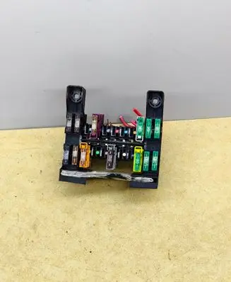 Mercedes-Benz E W211 Fuse module 2115450301 13943311 13943271