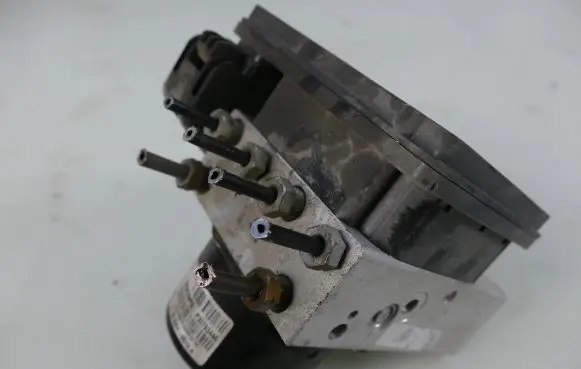 Volvo XC90 ABS Pump 30793446 30793447